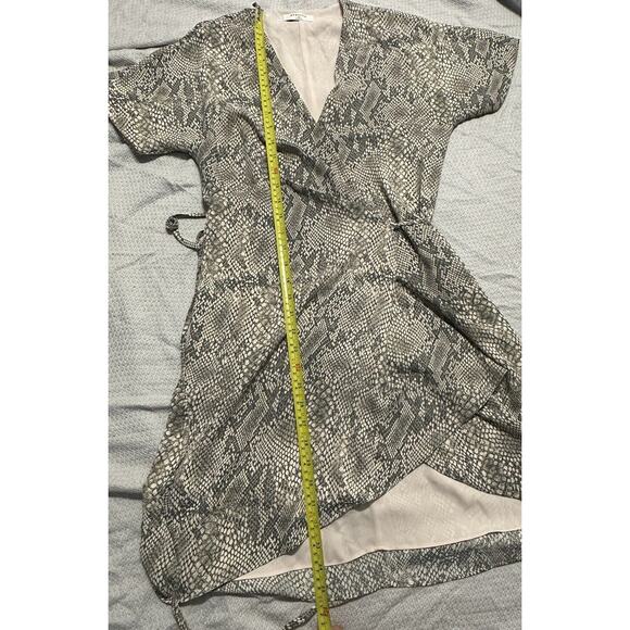 Aritzia Babaton Cream Gray Wallace Snake Print True Wrap Dress Short Sleeve XS - Picture 12 of 15